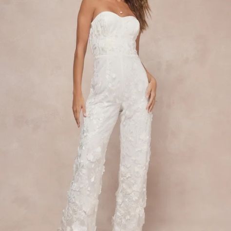 Eternal Glamour White 3D floral strapless jumpsuit - brand new with tags Homecoming Jumpsuit, Classic Bridal Look, Bridal Bodysuit, Lulu Pants, Trendy Jumpsuit, Bridal Jumpsuit, Wedding Jumpsuit, Wedding Reception Dress, Casual Wedding Dress