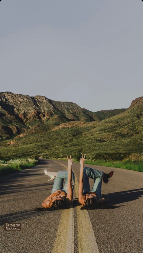 Best Friend Road Trip Pictures, Best Friend Hiking Pictures, Best Friend Nature Photoshoot, Best Friend Forest Photoshoot, Best Friends Shoot Photoshoot, 2 Best Friend Photo Ideas, Best Friend Outdoor Photoshoot, Cute Photoshoot Poses With Friends, Cute Picture Poses With Best Friend