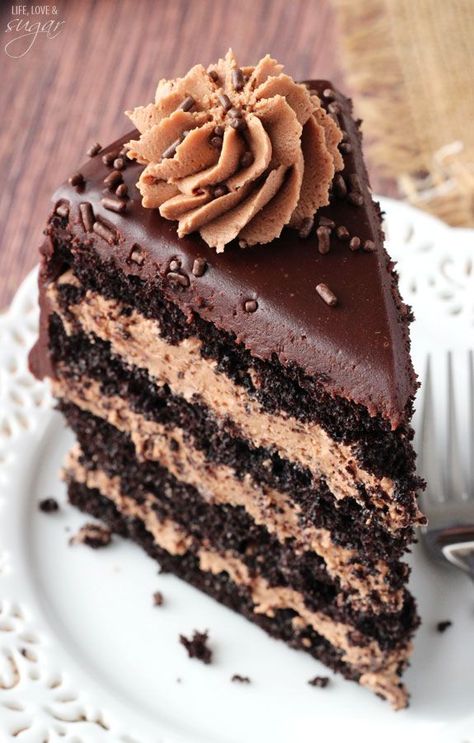 Nutella Chocolate Cake! - Layers of dark chocolate cake and Nutella buttercream topped with chocolate ganache! SO good! Kue Macaroon, Nutella Fudge, Nutella Buttercream, Resipi Kek, Dark Chocolate Cake, Chocolate Cake Recipe Easy, Easy Chocolate Cake, Cake Layers, Dark Chocolate Cakes