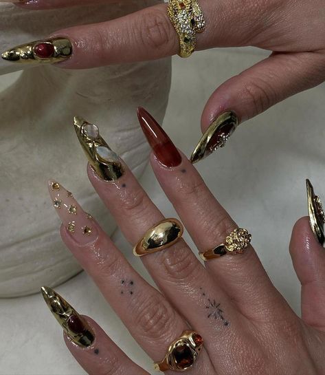 Dark Feminine Aesthetic Nails, Gold Chrome Nails, Nails Gel Nails, Custom Press On Nails, Mode Crochet, Almond Acrylic Nails, Unique Acrylic Nails, Gold Chrome, Nails Gel