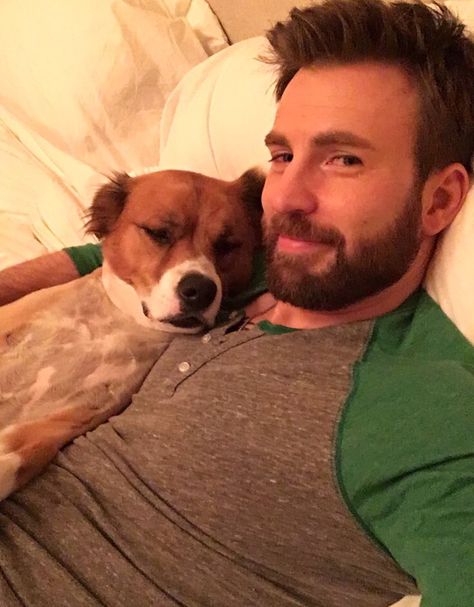 Chris Evans on Twitter: "Happy #InternationalDogDay… " Steve Rogers, Avengers Black Widow, Christopher Robert Evans, International Dog Day, Christopher Evans, Robert Evans, Chris Evans Captain America, Man Thing Marvel, Marvel Actors