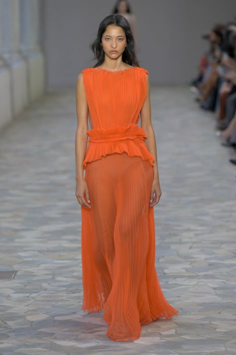 Spring Summer 2025, Spring 2025 Outfits, Summer Outfits Board, Carnival Looks, Orange Couture, 2025 Runway, Color Palette Spring, Palette Spring, 2020s Fashion