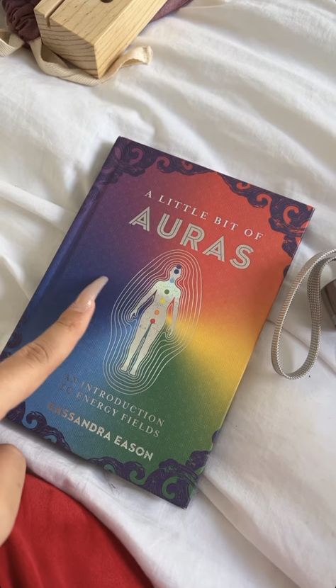 Aura Book, Aura Reading, Baby Witch, Inspirational Books To Read, Mia 3, Energy Field, Spirituality Books, Spirituality Energy, Good Energy