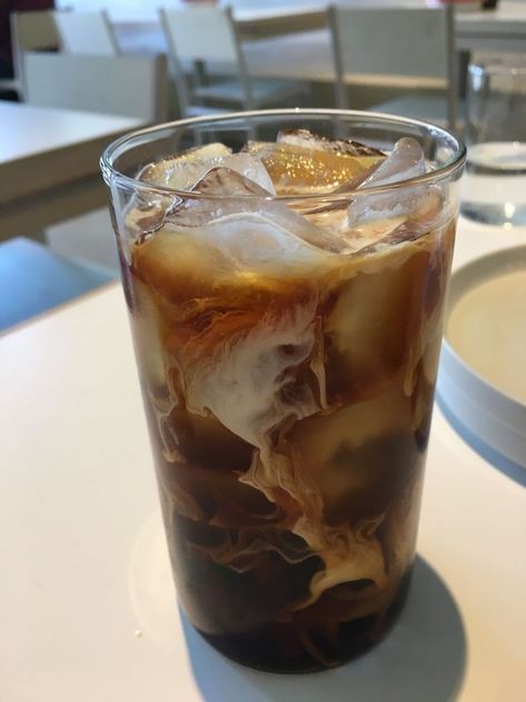 Coffee Obsession, Cold Coffee, Aesthetic Coffee, Food Goals, Coffee Cafe, Coffee Love, Cafe Food, Coffee Addict, Coffee Recipes