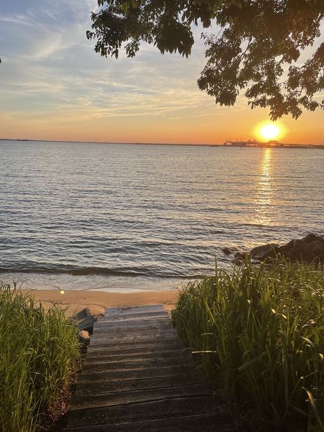 Chesapeake Bay Virginia, Chesapeake Bay Maryland, Lake Beach Aesthetic, Chesapeake Bay Aesthetic, Beachy Backgrounds, Brindleton Bay, Color Out Of Space, Chesapeake Bay Bridge, Chesapeake Beach