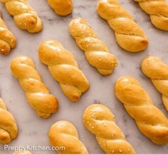 Greek Koulourakia Recipe, Orange Biscuits, John Kanell, Koulourakia Recipe, Italian Easter Bread, Greek Cookies, Greek Sweets, Preppy Kitchen, Orange Cookies