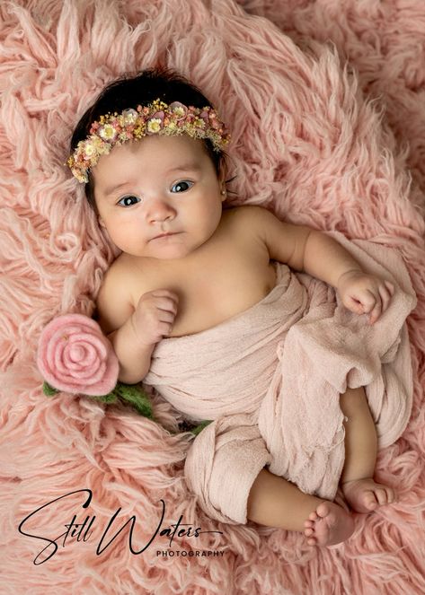 1 Month Old Newborn Photography, Two Month Baby Photoshoot, 3month Old Photoshoot, 2 Month Old Photography, 1 Month Girl Baby Shoot, One Month Old Baby Photoshoot, Photoshoot For Newborn, 1 Month Baby Girl Photoshooting Ideas, Winter Newborn Photoshoot