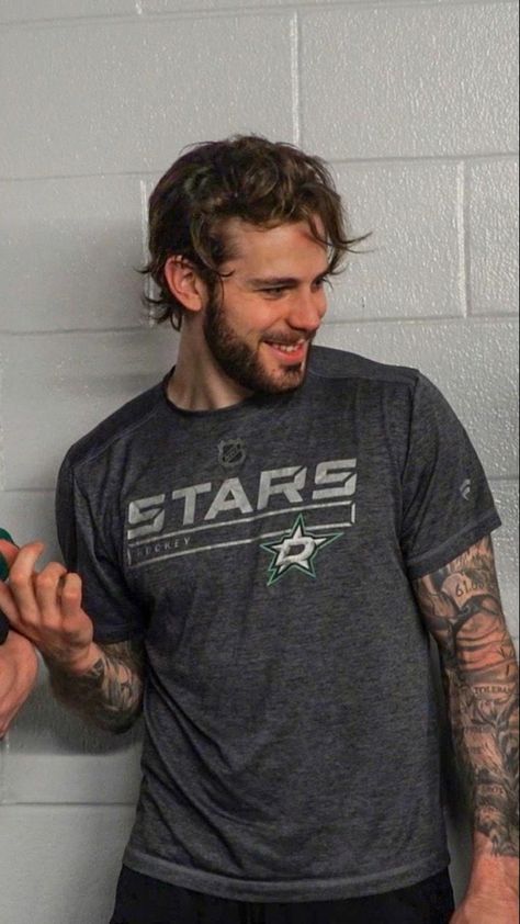 Tyler Seguin Tattoo, Tyler Sequin, Tyler Seguin Girlfriend, Sebastian Aho, Nhl Hockey Players, Dallas Stars Hockey, Hockey Men, Hockey Memes, Hot Hockey Players