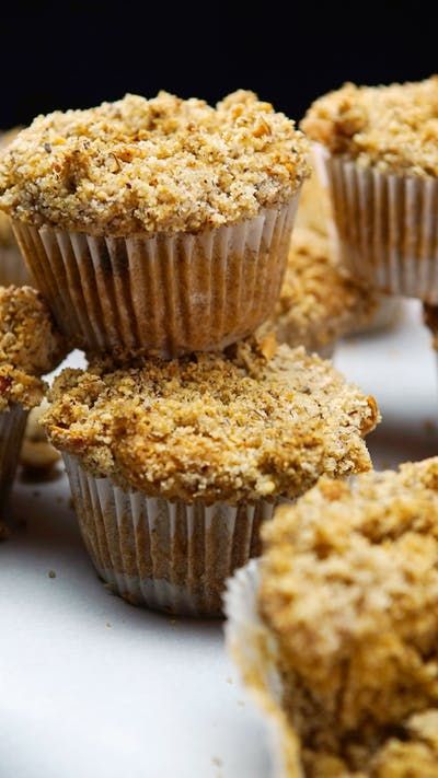 Covered in a sweet, crispy crumble, these nutty muffins are the perfect morning snack to pair with a warm drink. Baking Soda Drink, Hazelnut Muffins, Drink Ingredients, Candy Fudge, Dinner Recipes Healthy Low Carb, Muffin Tops, Soda Drink, Cooking Bread, Almond Meal