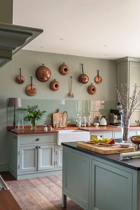 Sage Green Kitchen Walls, Green Country Kitchen, Brown Kitchen Ideas, Light Green Kitchen, Green Kitchen Walls, Sage Kitchen, Light Green Walls, Vintage Inspired Kitchen, Sage Green Kitchen