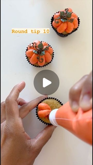 I just can get enough of piping pumpkins. No matter what the size. How about you? These were on single bite sized cakes 🧁 🎃   #tren... | Instagram Buttercream Pumpkin Cupcakes, Piping Pumpkin Cupcakes, Pumpkin Looking Cupcakes, Pumpkin Cupcakes Design, Pumpkin Frosted Cupcakes, Pumpkin Frosting Decoration, Cupcakes Pumpkin Theme, Pumpkin Icing Decoration, Cupcakes That Look Like Pumpkins