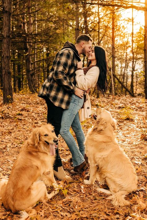 Fall Family Photos With Dogs, Christmas Card Pictures Couples, Photoshoot Ideas With Dogs, Engagement Pictures With Dog, Couple Photoshoot With Dog, Christmas Card Photo Ideas With Dog, Family Photos With Dogs, Photoshoot With Dog, Dog Family Pictures