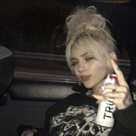 Alt Girl Aesthetic, Blonde Goth, Blonde Aesthetic, Alt Girls, Bleach Blonde, Alt Girl, Grunge Girl, Dirty Blonde, Short Blonde