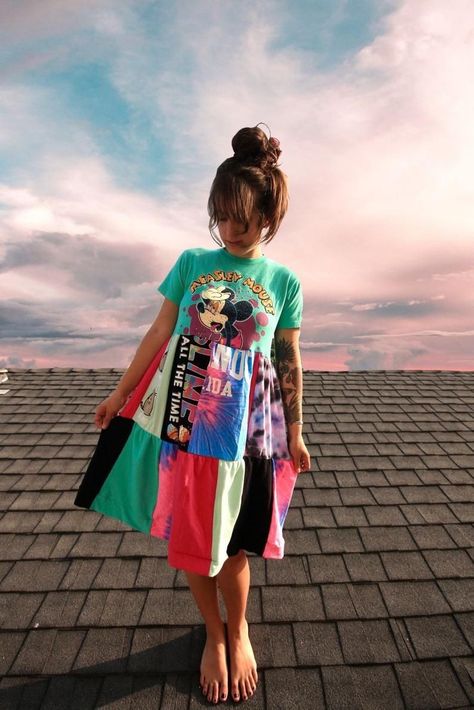 Upcycled Streetwear, Hippie Streetwear, Upcycled Tshirt, Clothing Upcycle, Patchwork Clothes, Upcycle Clothes Diy, Repurposed Clothing, Upcycled Fashion, Diy Sewing Clothes