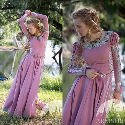 Pregnant Medieval Woman, Rapunzel Costume Women, Pregnant Elf, Medieval Diy, Ren Faire Dress, Medieval Outfits, Historic Dresses, Medieval Dresses