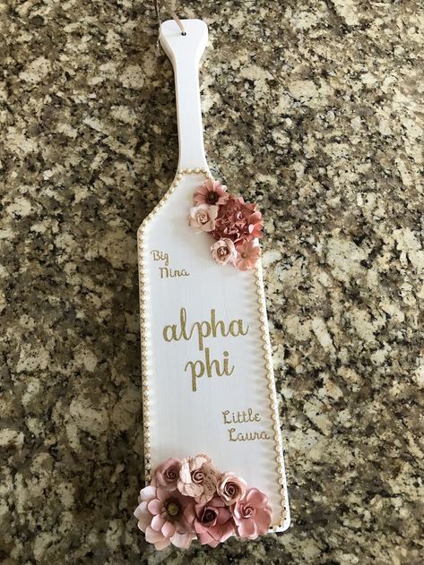 Alpha Phi paddle Sorority Paddles Big Little, Sorority Paddles Ideas, Paddle Sorority Big, Big Lil Gifts, Paddle Sorority, Paddles Sorority, Aoii Sorority, Big Little Paddles, Little Gifts Sorority