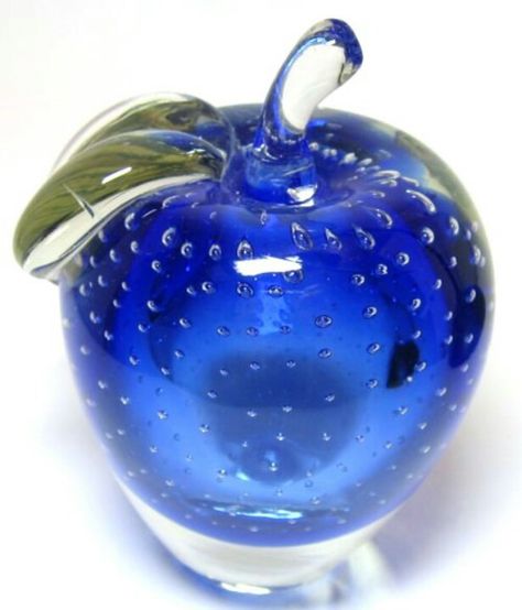 Controlled Bubble Blue Kristina Webb, Blue Core, Glass Apple, Blue Apple, Teal Glass, Apple Art, Glass Fruit, Blown Glass Art, Art Glass Paperweight