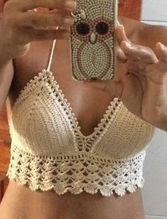 PATRÓN GRATIS Trajes de Baños a crochet la ULTIMA TENDENCIA! – Crochetisimo Crochet Bra Pattern, Diy Crafts Crochet, Crochet Bra, Crochet Crop Top Pattern, Mode Crochet, Crochet Bralette, Crochet Halter, Halter Tops, Crochet Top Pattern