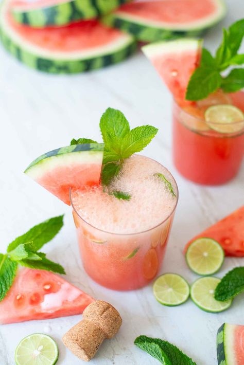 Watermelon Mint Salad, Watermelon Mint Lemonade, Watermelon Wedding, Prosecco Drinks, Mint Margarita, Spritzer Recipes, Watermelon Drink, Prosecco Cocktails, Mint Salad