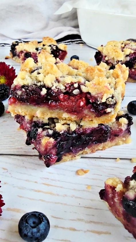 Blueberry Crumb Cake - Simple Cooking with Pep Easy Blueberry Crumble, Blackberry Pie Bars, Lemon Pie Bars, Berry Crumble Bars, Blueberry Pie Bars, Blueberry Crumble Bars, Blueberry Cheesecake Bars, Lemon Blueberry Cheesecake, Crumble Pie