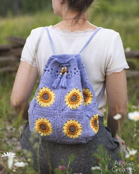 To get more updates about Crochet Birthday Gifts Must visit our website https://bepatterns.com/ Modern Haken, Crochet Drawstring Bag, Crochet Backpack Pattern, Free Crochet Bag, Mode Crochet, Crochet Daisy, Crochet Sunflower, Crochet Handbags Patterns, Crochet Purse Patterns