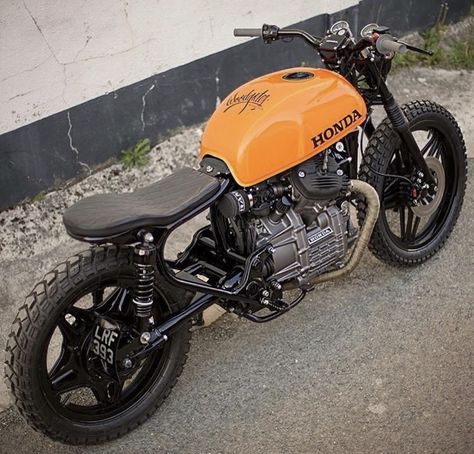 Honda motorcycle Cx500 Cafe Racer, Cb 450, Moto Scrambler, Brat Cafe, Honda Cx500, Cafe Racer Design, Motorbike Design, Cafe Bike, Cafe Racing