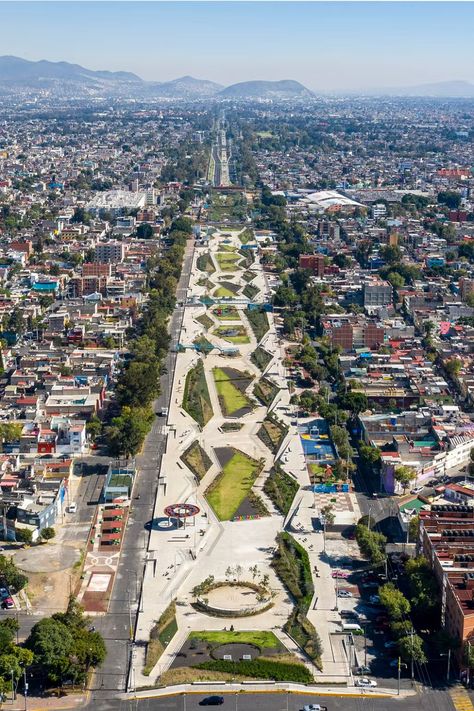 Grand Canal Linear Park by 128 Architecture and Urban Design. Photo © Onnis Luque. Linear Urban Design, Streetscape Design Urban Planning, Linear Park Design, Crown Hall, Water Wall Fountain, Streetscape Design, Illinois Institute Of Technology, Urban Design Architecture, Cities Skylines