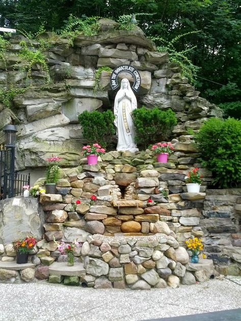 Agony In The Garden: A Lapsed Catholic Ex-Pat's Field Guide To Our Lady Of Lourdes National Shrine And Grotto - Belt Magazine Backyard Grotto, Mary Grotto, Garden Grotto, Grotto Ideas, Marian Garden, Grotto Design, Agony In The Garden, Sacred Garden, Prayer Garden