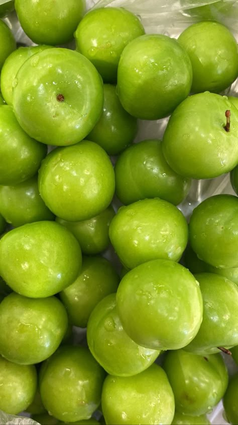 Green Plums, Green Fruits And Vegetables, Snack Pictures, Afghan Food, Green Foods, Aesthetic Fruit, Green Plum, Fruit And Veggies, Green Food