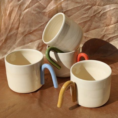 Handmade Ceramics Ideas Inspiration, Funky Ceramics Ideas, Ceramic Beginner Ideas, Ceramic Product Photography, Pottery Cup Ideas, Ceramics Mug Ideas, Ceramics Ideas Pottery Inspiration, Pottery Ideas Aesthetic, Ceramica Artesanal Ideas