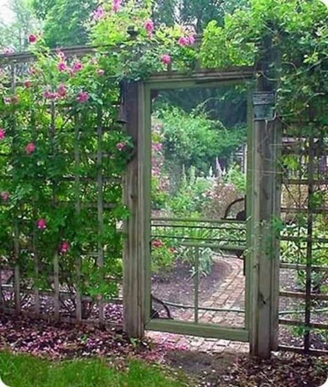 Garden Junk Repurposed, Garden Gate Design, Diy Garden Fence, Upcycle Garden, Garden Wallpaper, Backyard Inspiration, The Secret Garden, Garden Doors, Beautiful Backyards