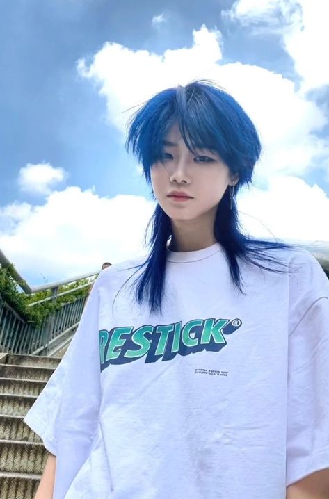 Gender Neutral Haircuts Medium, Male Jellyfish Haircut, Jellyfish Haircut Men, Jellyfish Haircut Short, Jellyfish Hairstyle, Jellyfish Haircut, Mens Blue Hair, Short Hair Tomboy, Asian Haircut