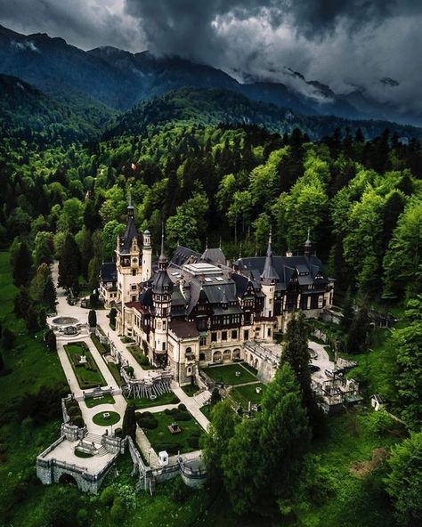 Tartarian Architecture, Carpathian Forest, Peles Castle, Castle Aesthetic, Carpathian Mountains, Mountain Photos, Castle House, Destination Voyage, Beautiful Castles