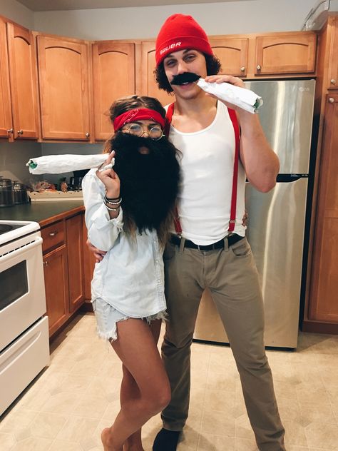 amazing wig easy DIY couple costume white shirt with red suspenders black wig afro black beard red bandanna Cheech And Chong Costumes, Funniest Halloween Costumes, Halloween Duo, Office Halloween Costumes, Halloween Costumes For Men, Funny Couple Costumes, Costumes For Men, Funny Couple Halloween Costumes, Diy Couples Costumes