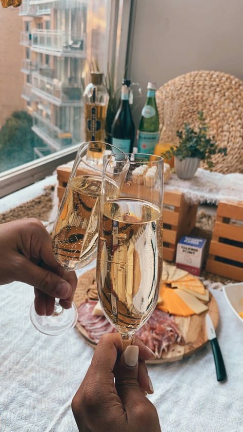 Balcony picnic idea Prosecco cheers Balcony Picnic Ideas, Balcony Picnic, Birthday Theme, Hen, Balcony, Birthday