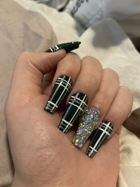 Green Plaid Christmas Nails, Plaid Coffin Acrylic Nails, Green Plaid Nails Christmas, Green Plaid Nail Designs, Plade Nails Christmas, Black Plaid Nails, Black And White Plaid Nails, Winter Plaid Nails, Glitter Plaid Nails