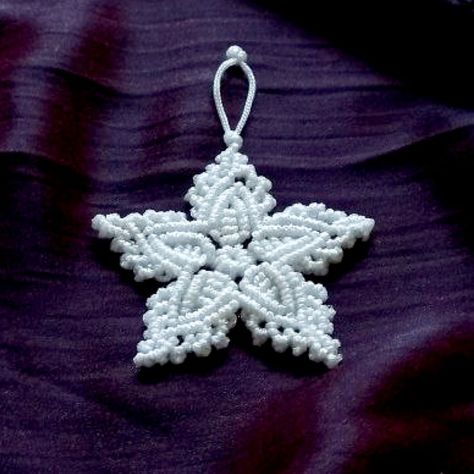 Macrame Snowman, Macrame Leaf Pattern, Macrame Snowflakes, Macrame Snowflakes Diy, Macrame Snowflakes Diy Easy, Macrame Snowflake Tutorial, Macrame Star Ornament, Snowflake Macrame Ornament, Snow Flakes Diy