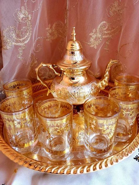 Moroccan Tea Set, Moroccan Tea, Crockery Design, Glass Tea Set, Antique Tea Sets, Vintage Tea Sets, Silver Teapot, Luxury Tableware, Handmade Teapot