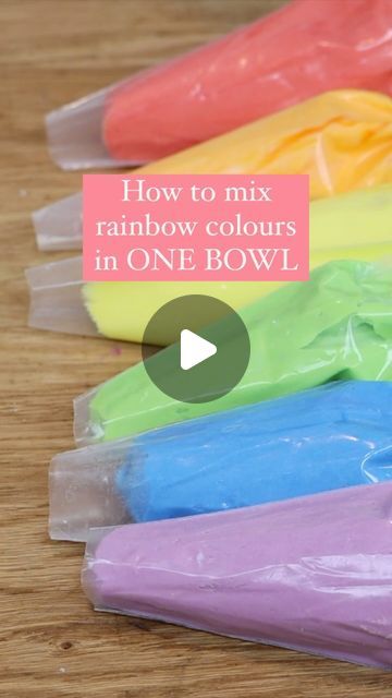 Emily | British Girl Bakes on Instagram: "🌈 Use this order to mix rainbow colours in just one bowl without washing in between!

#rainbowcakes #buttercream #cake #cakereels #cakedecorating #britishgirlbakes" Rainbow Cake Frosting Ideas, Coles Rainbow Cake Hack, How To Do Rainbow Frosting, Rainbow Icing Cake Birthday, Icing Transfers Buttercream, Diy Rainbow Cake Decorating, How To Make Rainbow Frosting, Rainbow Buttercream Frosting, Rainbow Cake Frosting