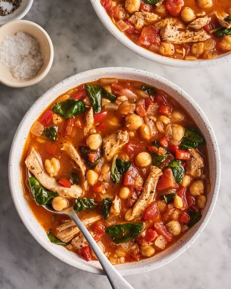 Chicken And Chickpea Soup, Chickpea Chicken, Chickpea Recipes Easy, Mediterranean Chickpea, Chicken Chickpea, Chickpea Soup, Savoury Recipes, Vegetable Broth, Chickpea Recipes