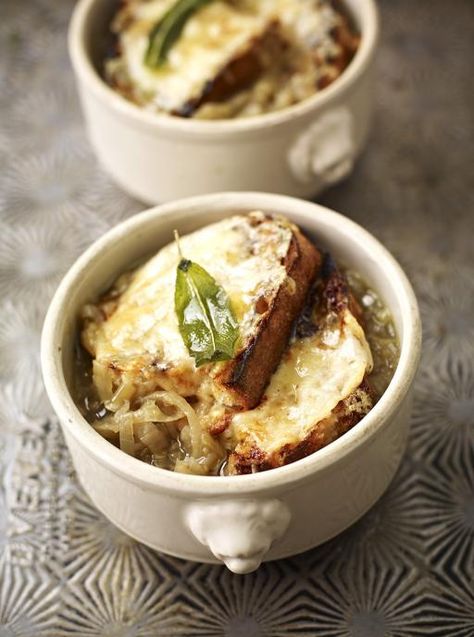 English Onion Soup with Sage & Cheddar - topped with crunchy cheesy croutons : jamieoliver Easy Onion Soup Recipe, Soup With Sage, Cheddar Recipes, French Onion Soup Recipe, Onion Soup Recipes, Jamie Oliver Recipes, French Onion Soup, Onion Soup, Jamie Oliver