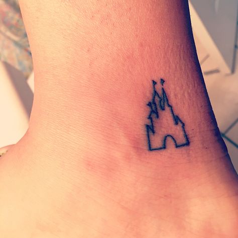 Disney Castle My newest edition and also my favorite tattoo I have by far 😍 Disney Castle Tattoo, Tiny Tattoos With Meaning, Small Best Friend Tattoos, Charm Tattoo, Castle Tattoo, Cute Simple Tattoos, Disney Tattoo, Best Friend Tattoos, Disney Castle