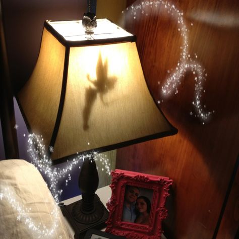 DIY silhouette lamp shade. Tinkerbelle. Casa Disney, Deco Disney, Fairy Bedroom, Disney Room, Disney Room Decor, Disney Bedrooms, Disney Rooms, Disney Home Decor, Diy Lamp Shade