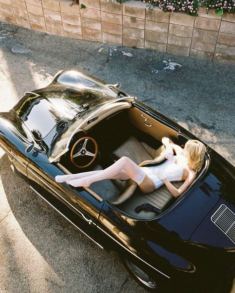 Terrence Loves You, Classic Car Photoshoot, Scarlett Leithold, Car Poses, Auto Retro, Vintage Photoshoot, Convertible Car, Vintage Porsche, Vw Porsche