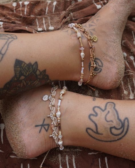 Our macrame anklets come in different variations of colour and stone, and are handmade especially for you ✨ Shop our ankle bracelets online at www.jaiyen.store/anklets or visit us in store @jai.yen_store 🌺 . . . #handmadejewelry #handmadejewellery #handmadejewelrydesign #bohojewelry #bohemianjewelry #anklets #anklet #anklebracelet #anklebracelets #handmadeanklet #macramejewelry #handmadeanklet #beachjewelry #beachaccessories Short Hair For Chubby Faces, Handmade Anklets, Queen Tattoo, Summer Anklets, Walking On Sunshine, Sun Charm, Anklets Boho, Hippie Life, Gold Shop