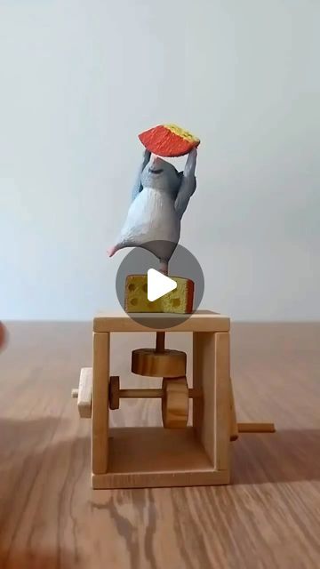 Automata Diy How To Make, Automata Ideas, Dancing Mouse, Mouse And Cheese, Wood Toys Diy, Woodcarving Ideas, Mechanical Toys, Steampunk Animals, Creative Money Gifts