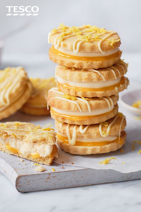 Biscuit Filling Ideas, Sandwich Biscuits Recipe, Lemon Curd Biscuits, Vegan Sandwich Cookies, Lemon Biscuits Recipe, Lemon Biscuit, British Biscuit Recipes, Layered Cookies, Filled Biscuits