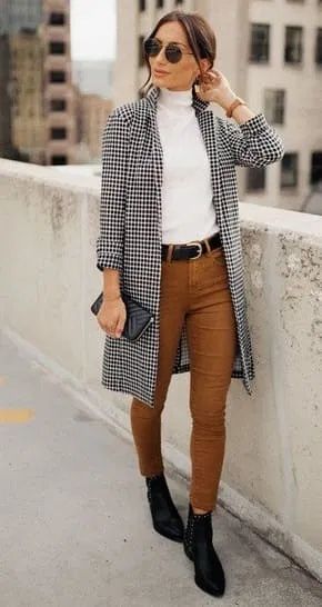 Spring Office Outfits, Blazer Outfit, Summer Work Outfits, Elegante Casual, Nicole Richie, Brown Pants, Casual Work Outfits, Sneakers Outfit, Work Outfits Women