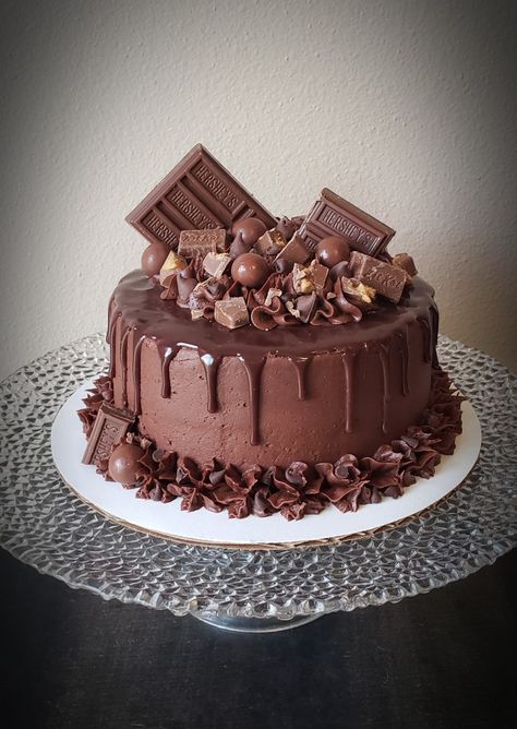 Chocolate Extreme Birthday Cake, Hershey Birthday Cake, Loaded Chocolate Cake Decoration, Chocolate Lovers Birthday Cake, Hershey Cake Decoration, Loaded Chocolate Cake, Simple Cake Decorating Chocolate, Chocolate Bar Cake Decoration, Chocolate Loaded Cake