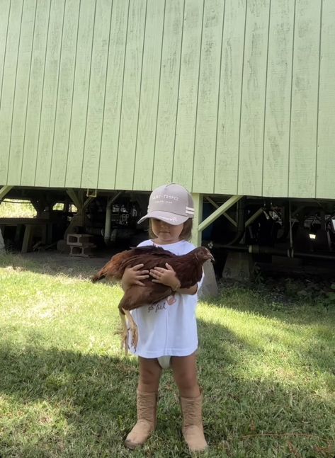 Farm Kids Aesthetic, Country Grandma Aesthetic, Aesthetic Farm Life, Country Life Aesthetic Family, Country Mom Aesthetic, Mom Aesthetic Life, Country Childhood, Country Babies, Kids Being Kids